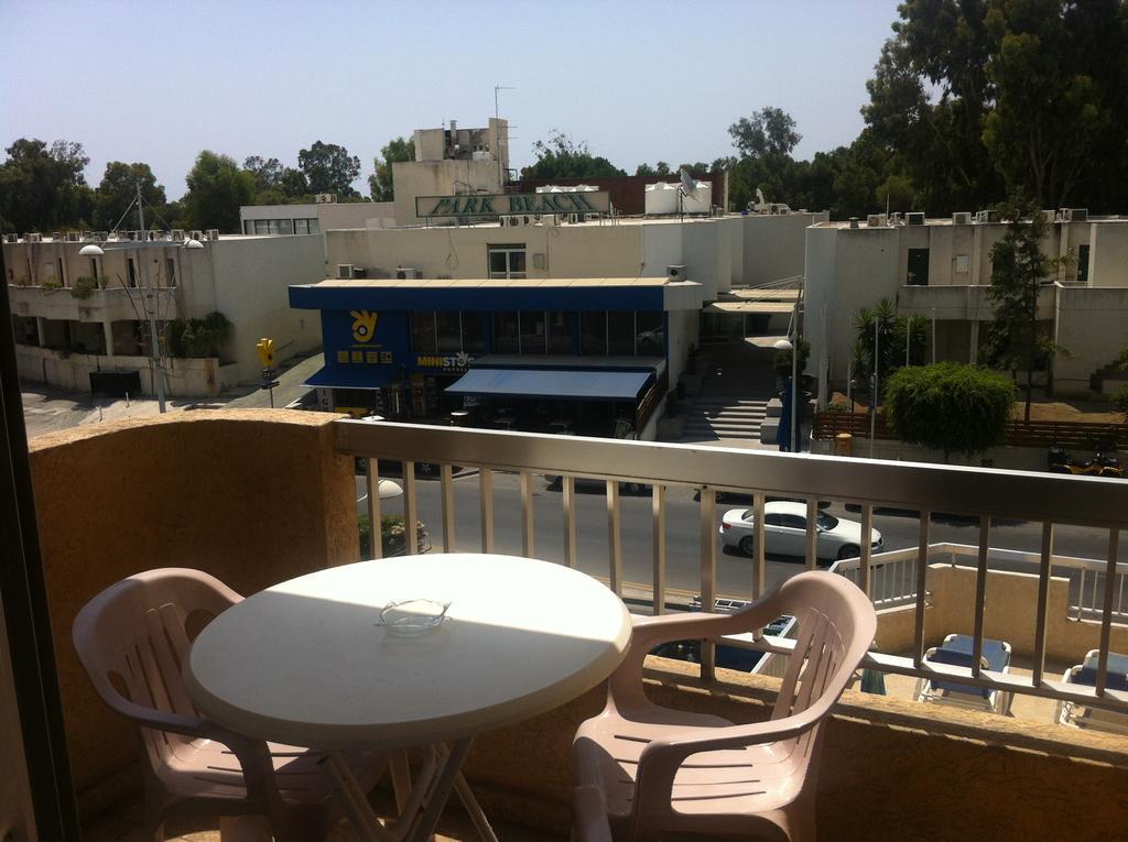 Surf & Sun Holiday Apartments Limasol Oda fotoğraf