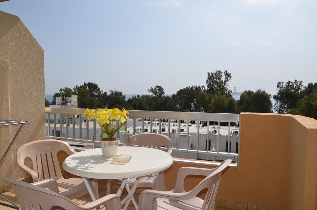 Surf & Sun Holiday Apartments Limasol Dış mekan fotoğraf